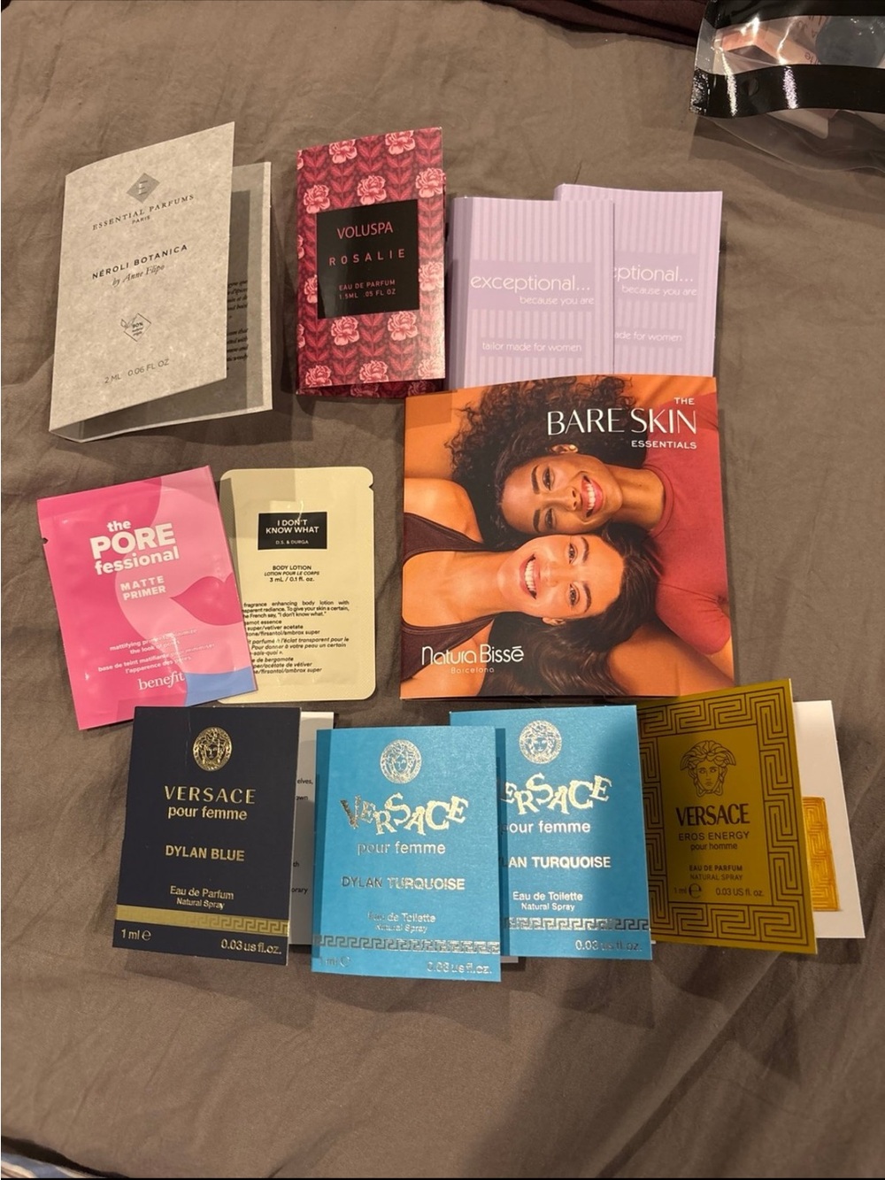 11 sample pack all new Versace Voluspa Anne flipo benefit, natura bisse